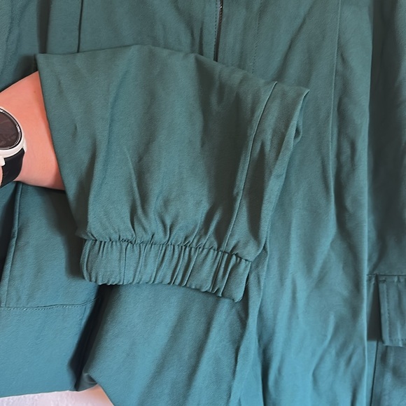 Women’s Green Cargo Dress Pants - Picture 3 of 5